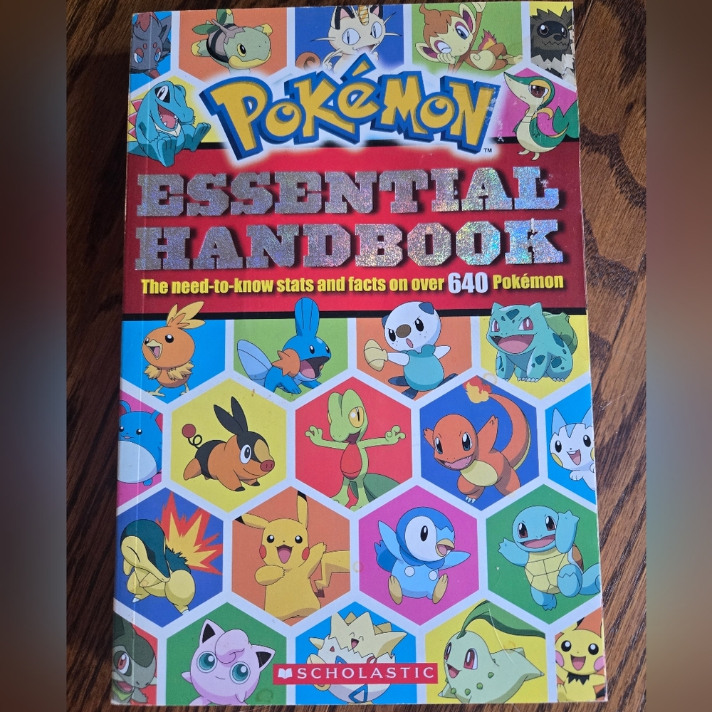 Pokémon Essential Handbook - Picture 1 of 2